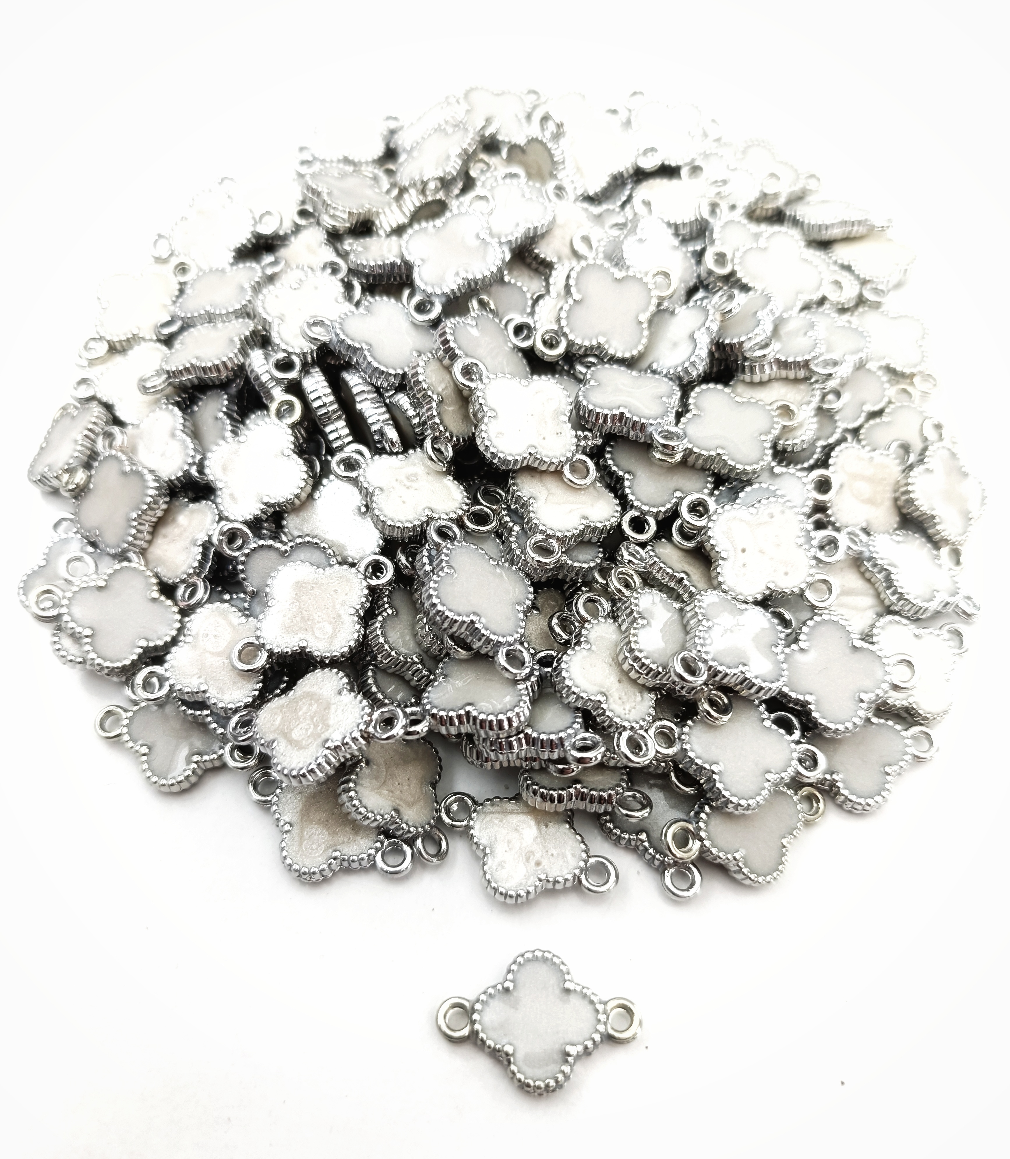 Silver Mineli Çift Kulp Beyaz Yonca Takı Uçları