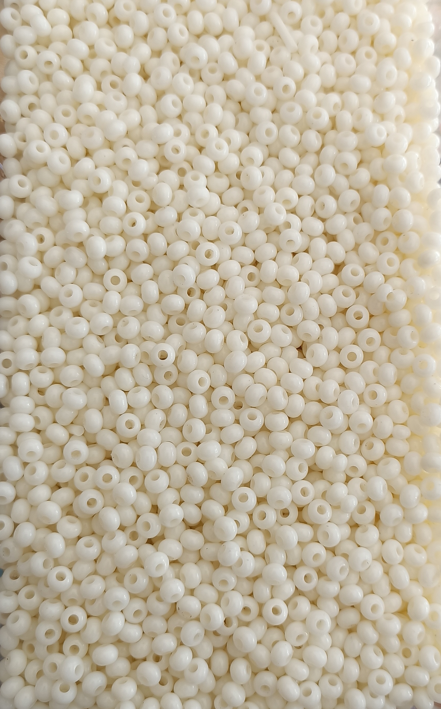 Yassı Plastik Boncuk 4mm.